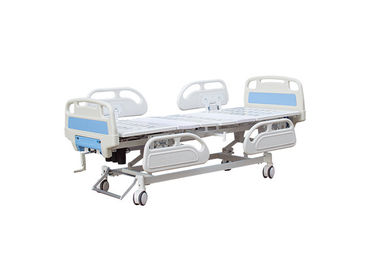 वैकल्पिक रंग एबीएस सीढ़ियाँ के साथ समायोज्य इलेक्ट्रिक अस्पताल के बिस्तर