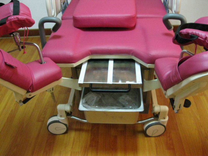 मोबाइल Gynecological चेयर, एबीएस सिर बोर्ड के साथ बिजली के लीडर बिस्तर